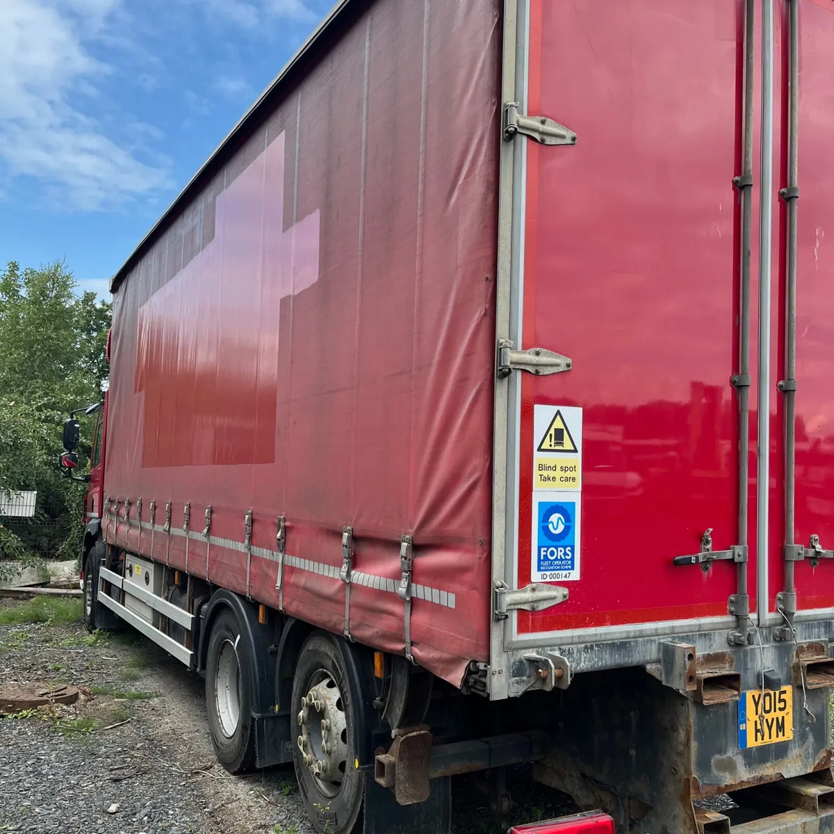 CURTAIN SIDE 26TON DAF with MOFFIT MOUNTIE CARRIER - Image 3