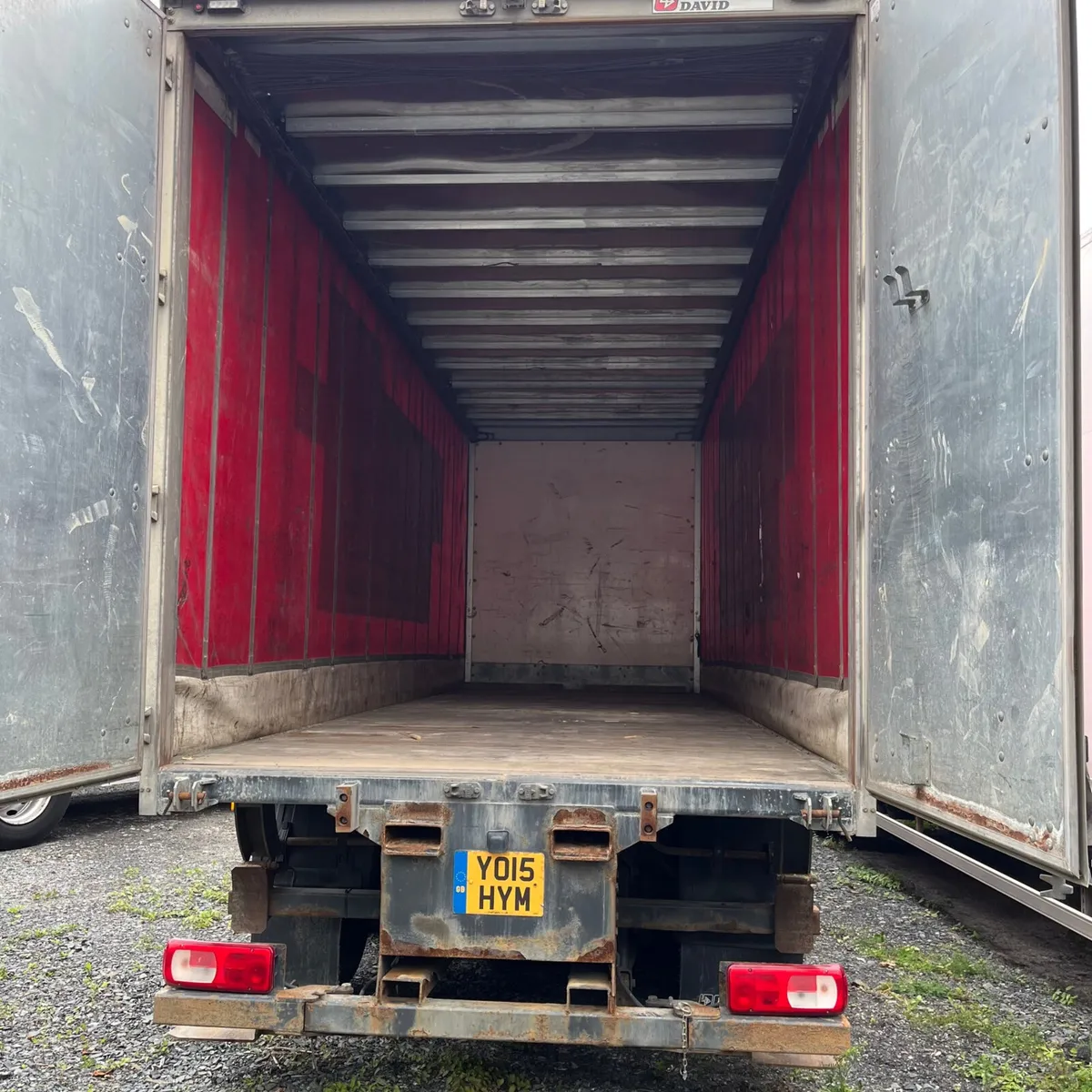 CURTAIN SIDE 26TON DAF with MOFFIT MOUNTIE CARRIER - Image 4