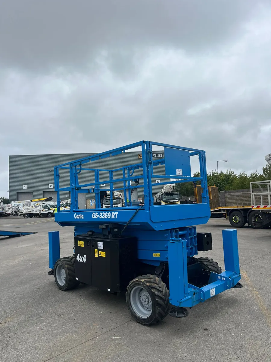 Genie GS3369 RT - 12 m Diesel Scissor 4x4 - Image 4