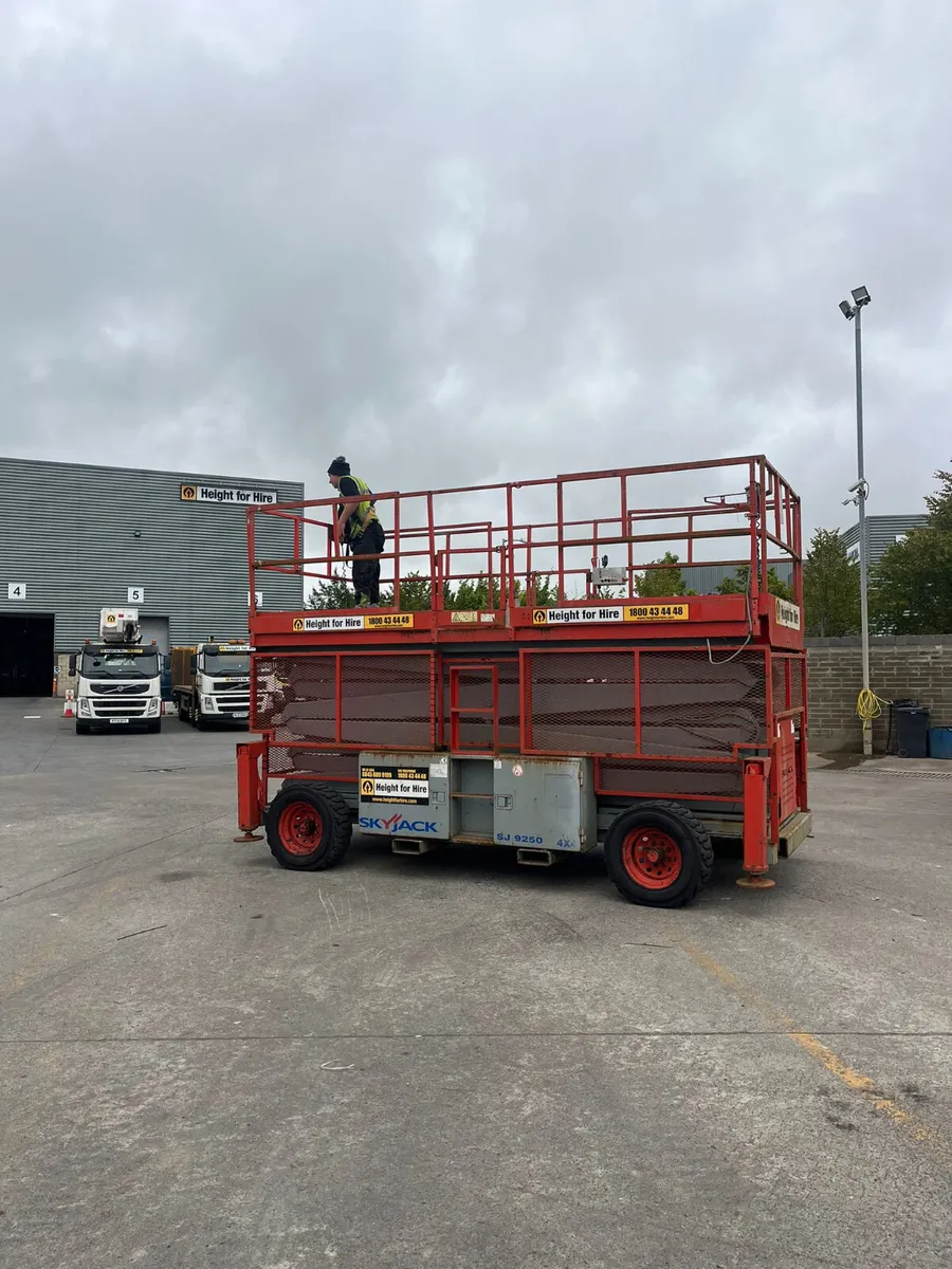 Skyjack SJ9250 RT - 17m Diesel Scissor Lift - Image 3