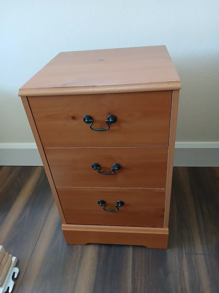 2 pairs of Cabinets / bedside lockers - Image 2