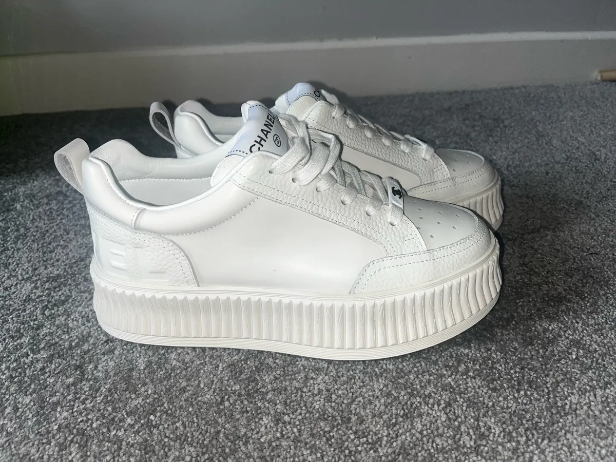 CHANEL SHOES - Image 2