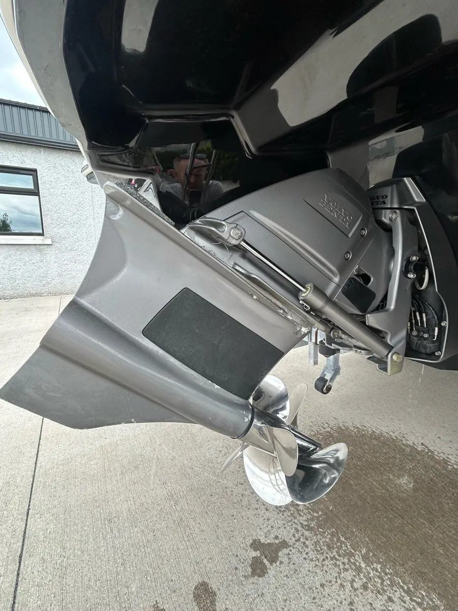 2017 Chaparral 246  Wake Surf Edition Sports boat - Image 4