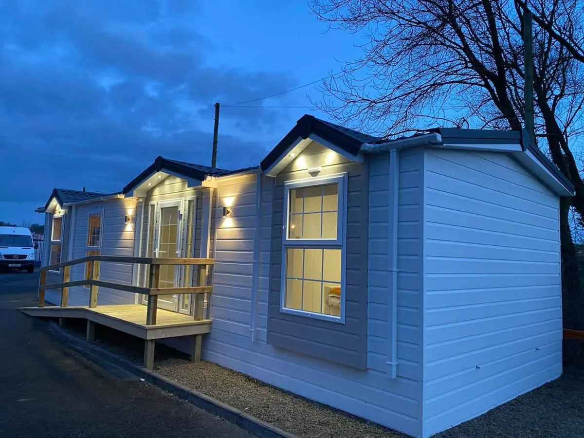 BRAND NEW LUXURY CHALET / LODGE 2/3 BEDROOM!!! - Image 3