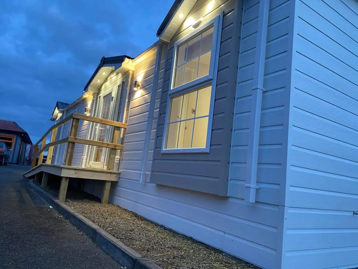 BRAND NEW LUXURY CHALET / LODGE 2/3 BEDROOM!!! - Image 4