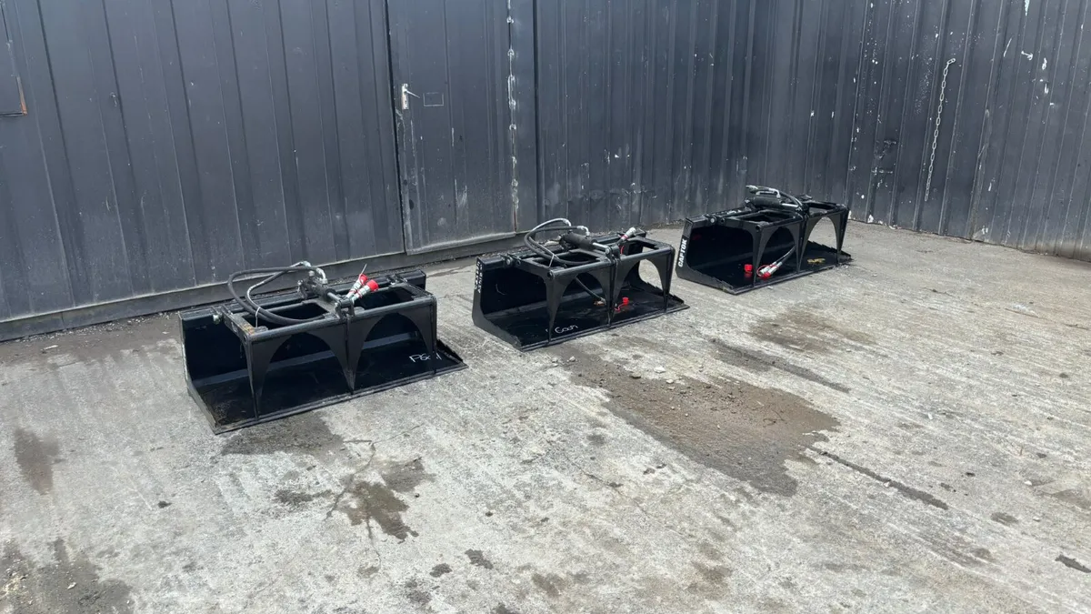 44" Hydraulic Muck Grab – to suit Mini Skidsteer - Image 1