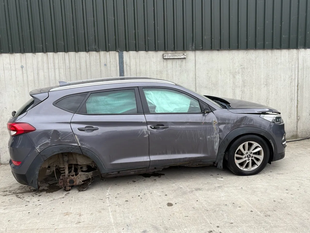 2016 Hyundai Tucson for parts - Image 2