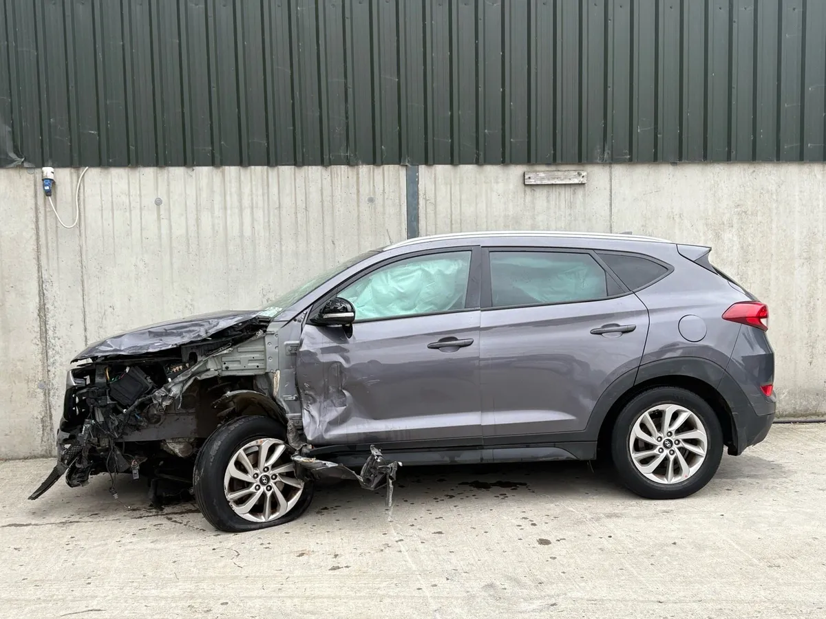 2016 Hyundai Tucson for parts - Image 3