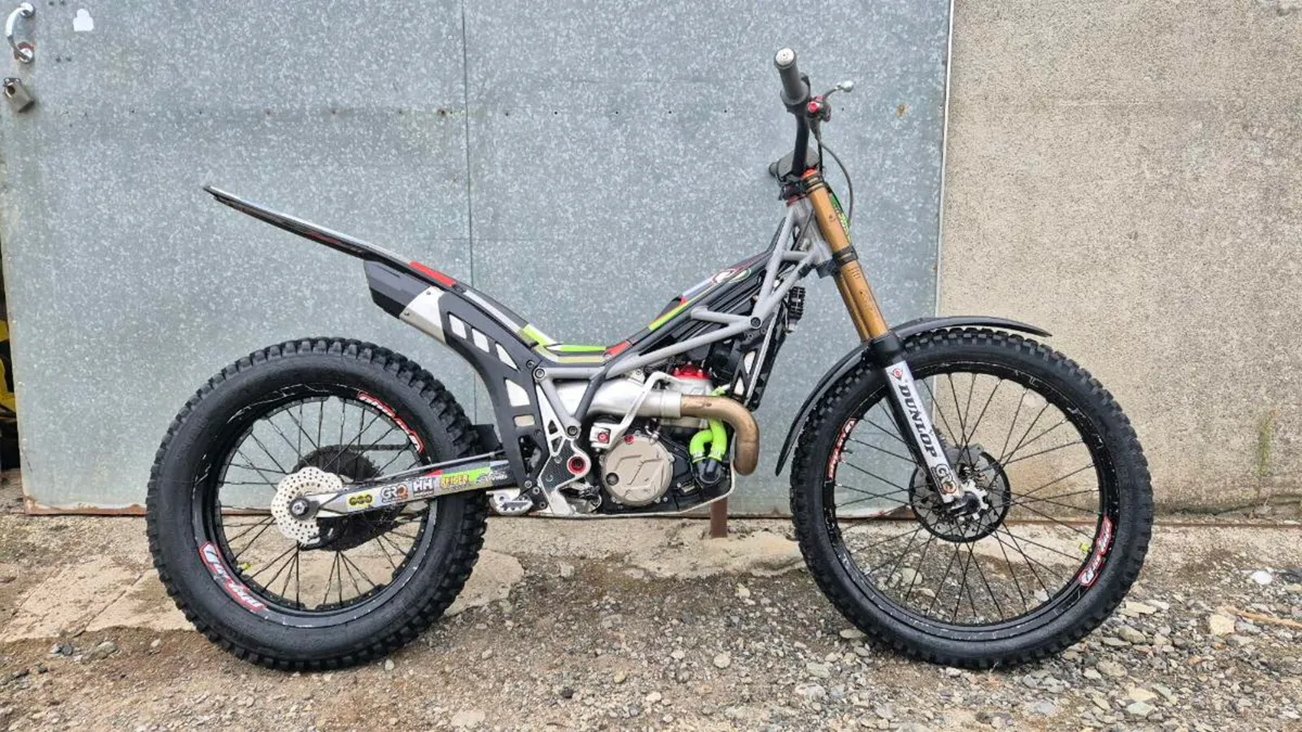 2024 Vertigo RS2 Nitro 300cc Trials Bike - Image 1