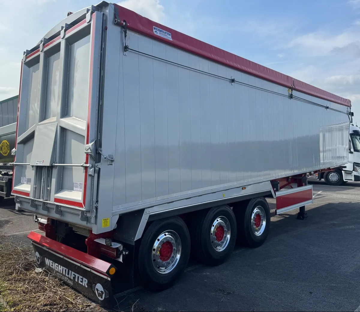 2026 72cube weight lifter plank sided bulk trailer - Image 1