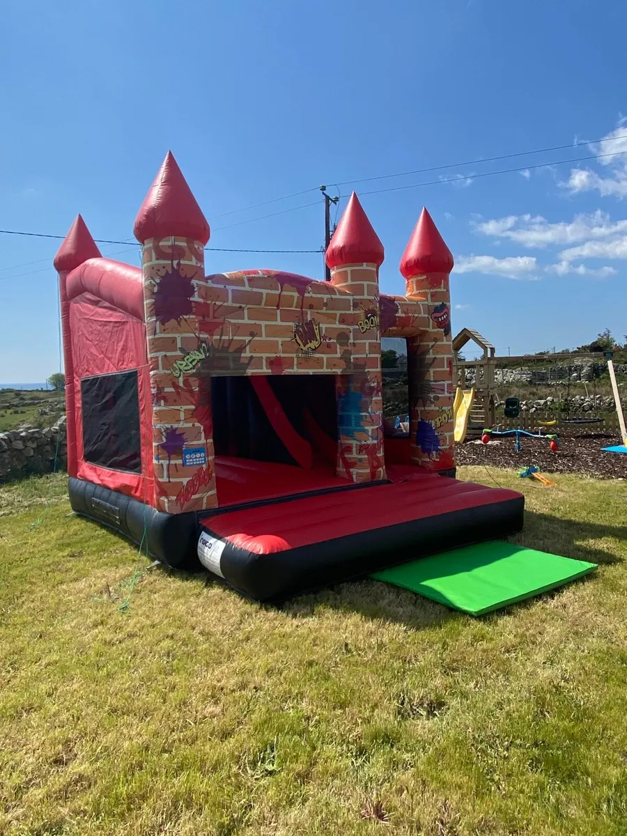 Bouncy castle - Image 3