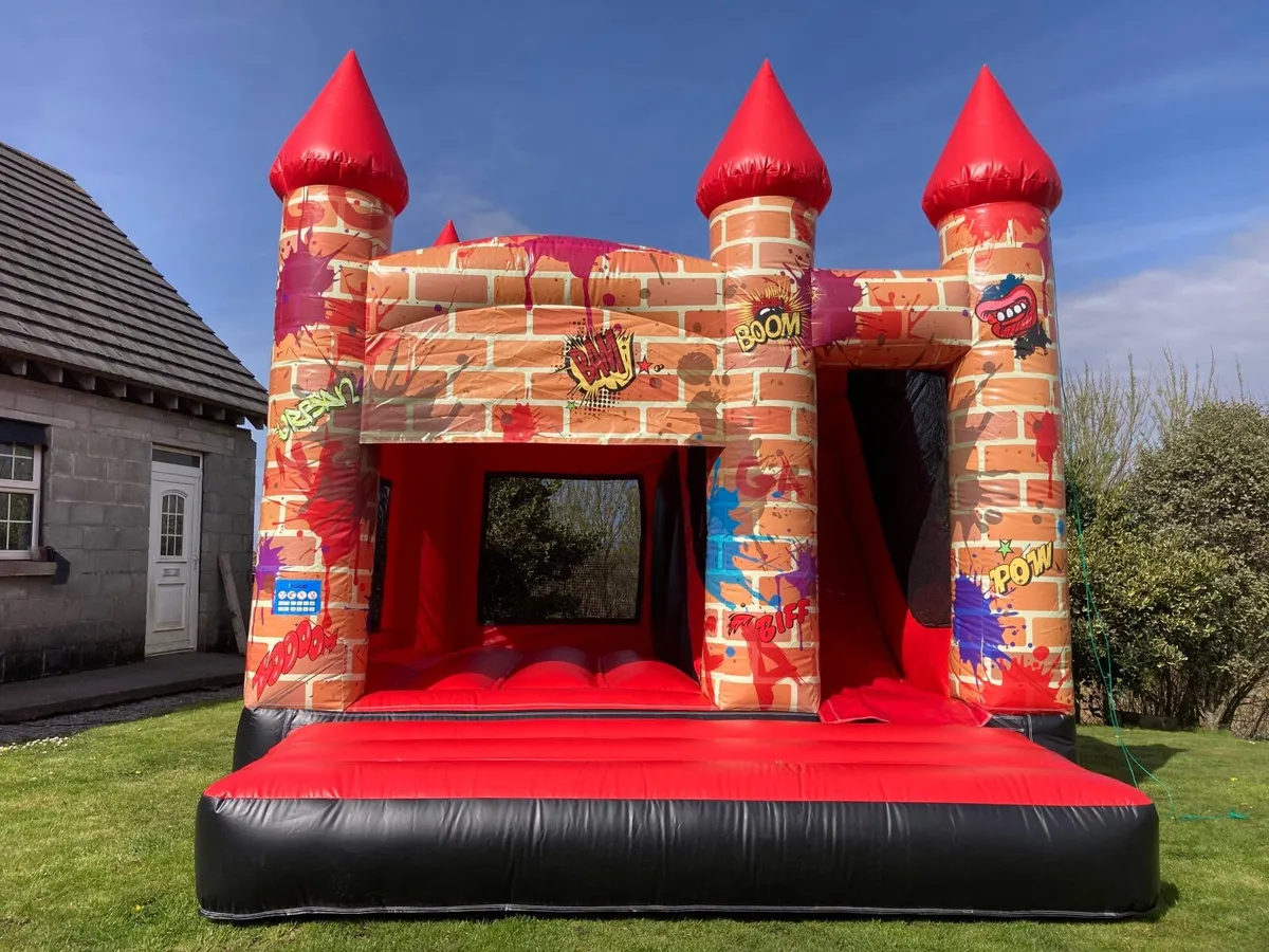 Bouncy castle - Image 1