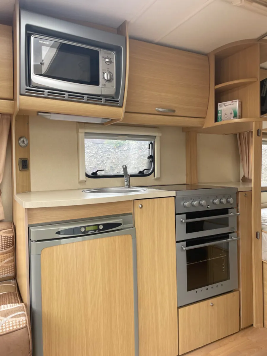 ⭐️2009 Swift Safari Fixed bed motor mover awning⭐️ - Image 4