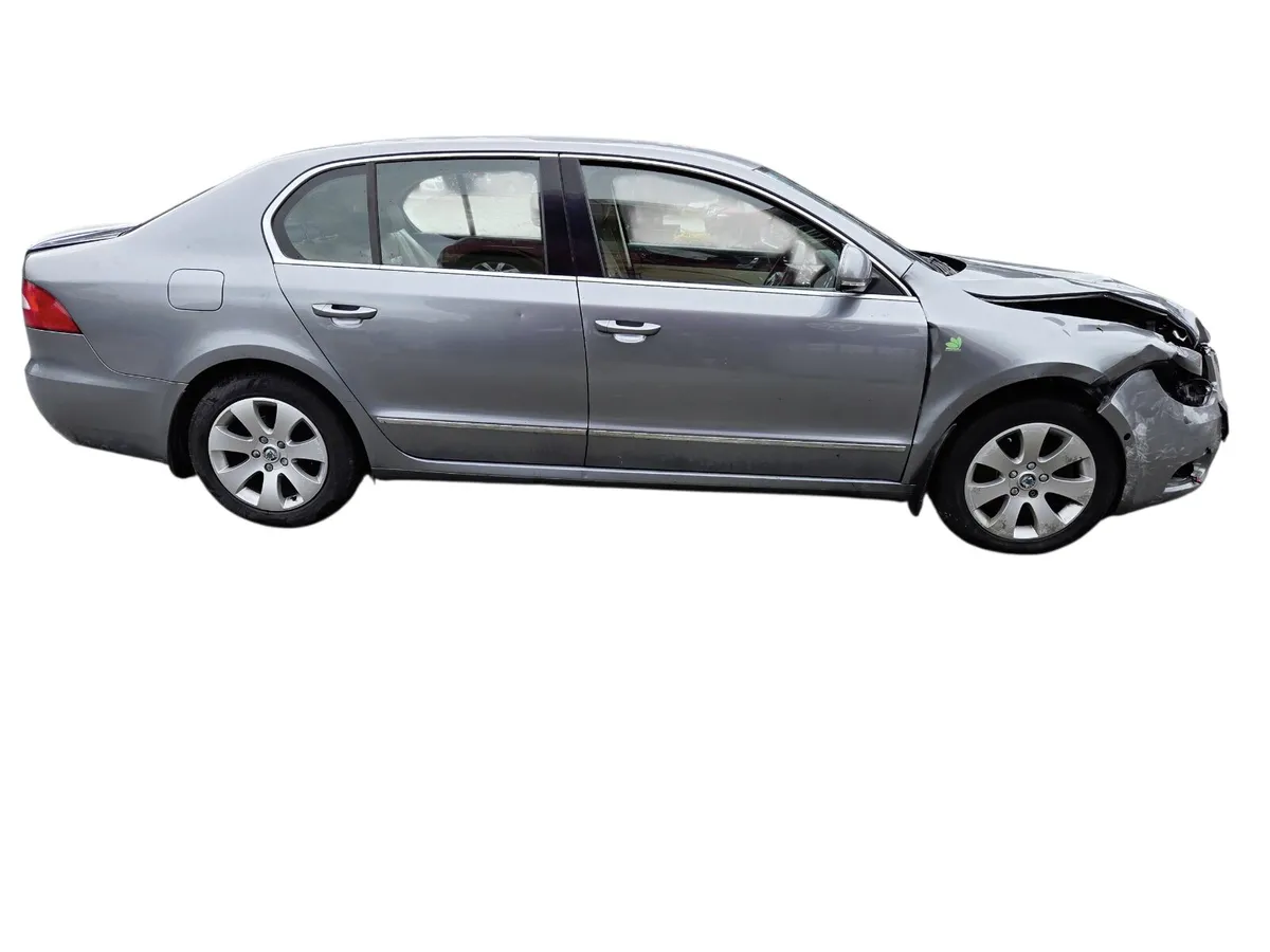 2011 SKODA SUPERB Breaking/Dismantling - Image 2
