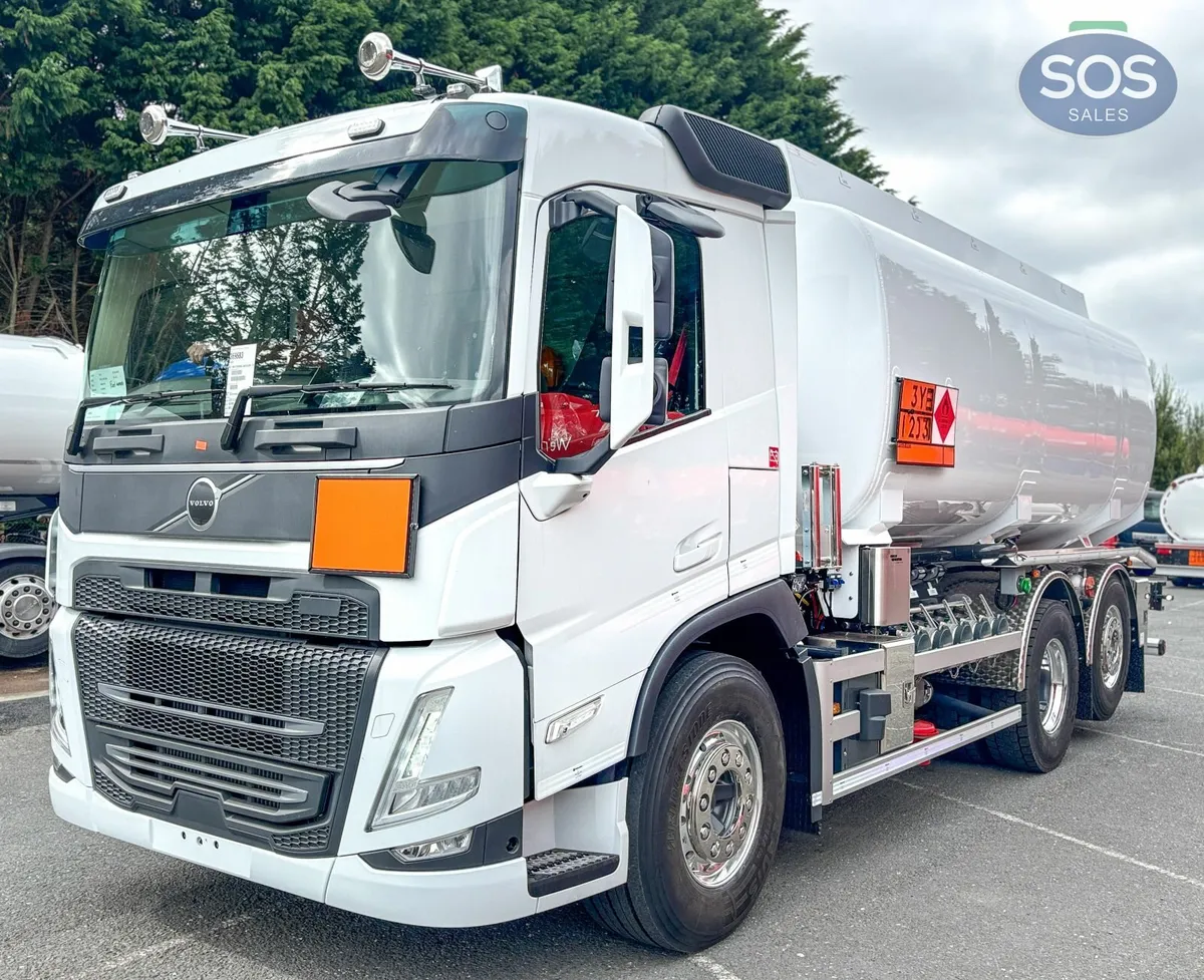 2025 Volvo FM 380 Rigid Tanker - Image 1