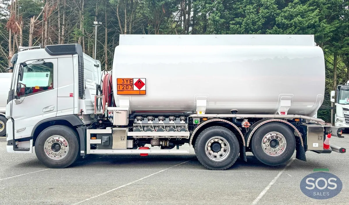 2025 Volvo FM 380 Rigid Tanker - Image 2