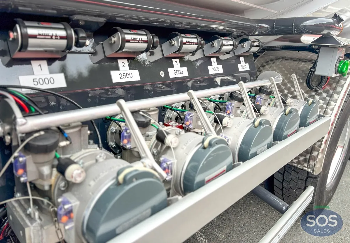 2025 Volvo FM 380 Rigid Tanker - Image 4