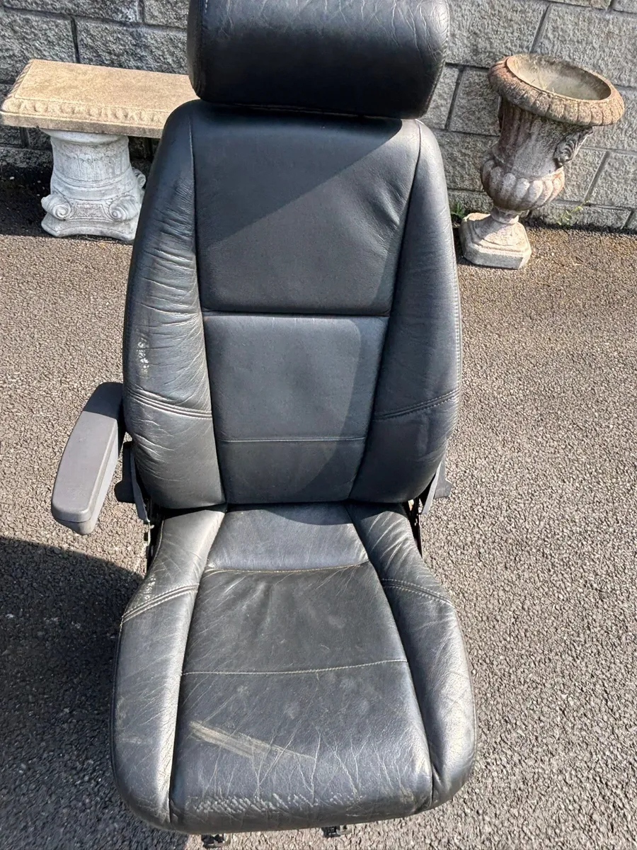 For Sale - Set of Scania V8  Front Seats - Image 4