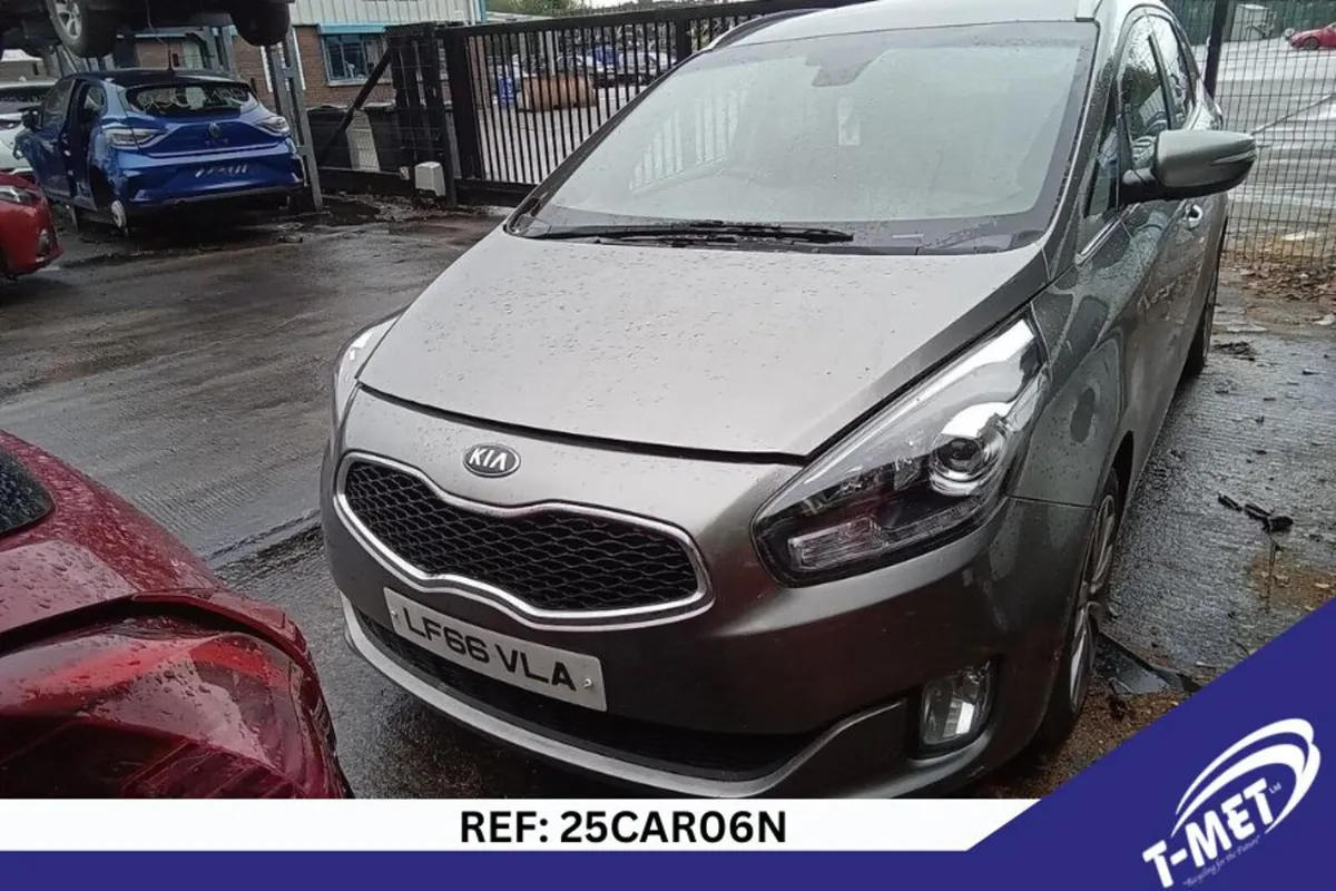 2016 KIA CARENS BREAKING FOR PARTS - Image 2