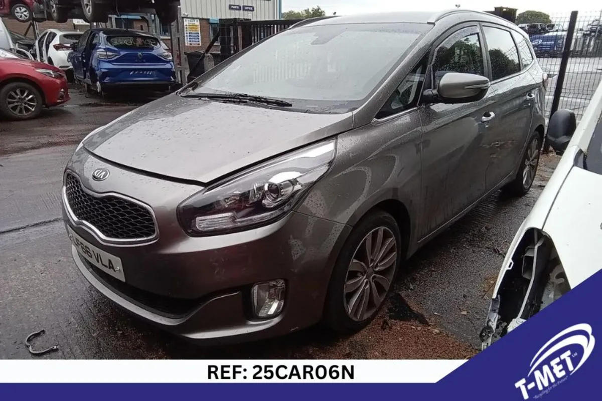 2016 KIA CARENS BREAKING FOR PARTS - Image 3