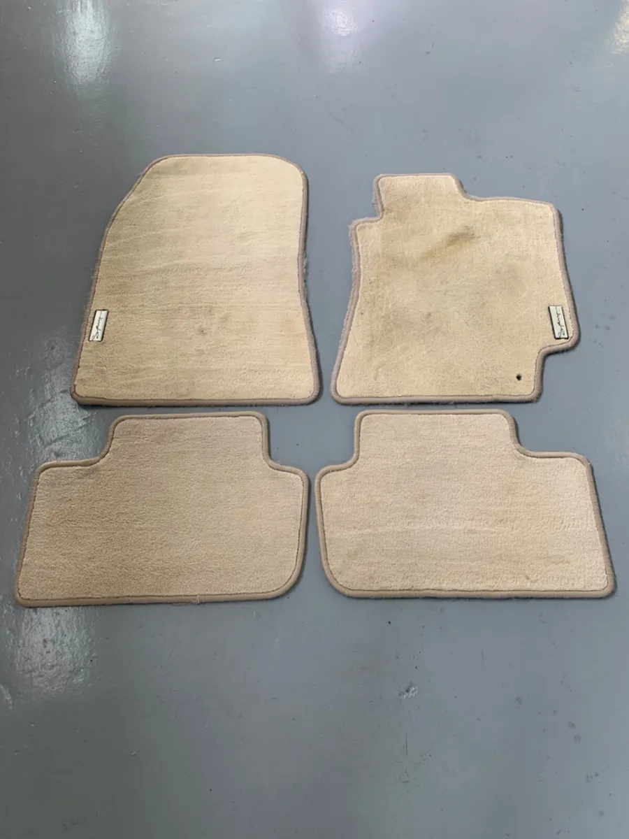 LEXUS IS200 FLOOR MATS