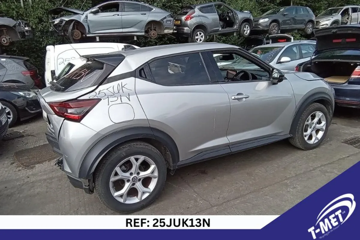 2020 NISSAN JUKE BRAKING FOR PARTS - Image 4