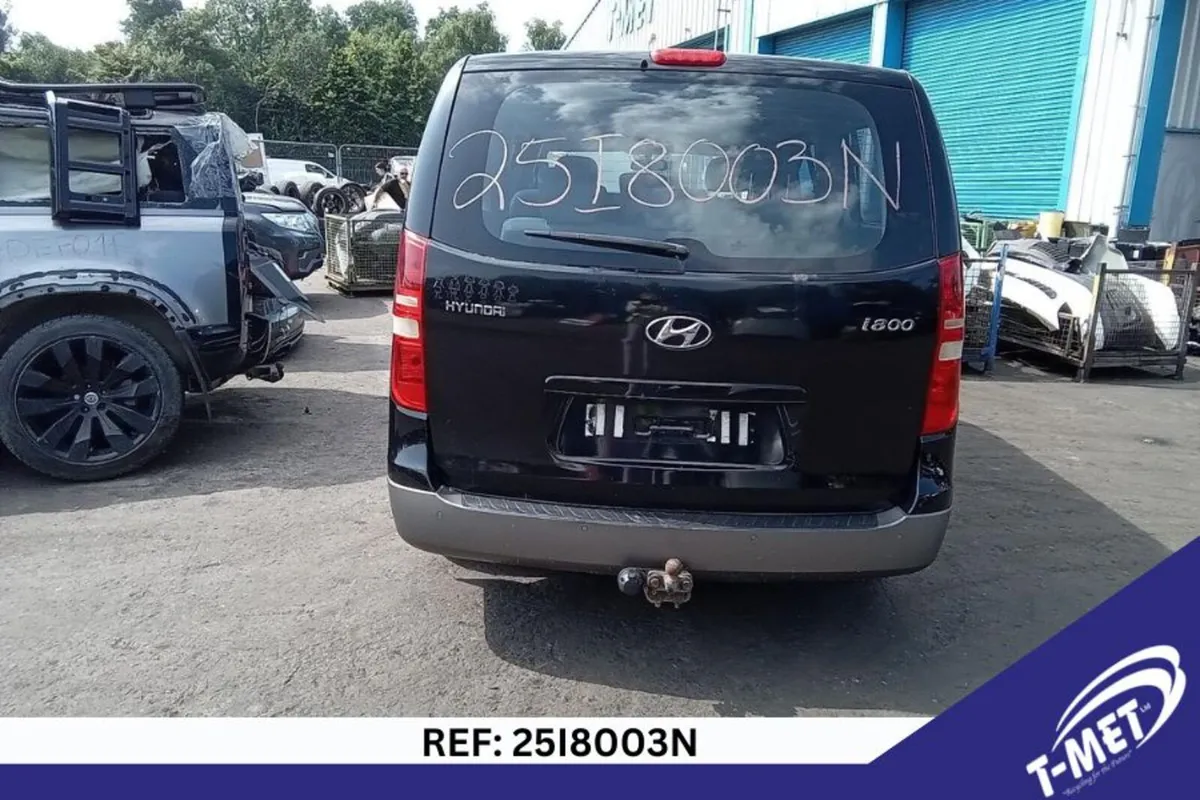 2010 HYUNDAI I800 BREAKING FOR PARTS - Image 4