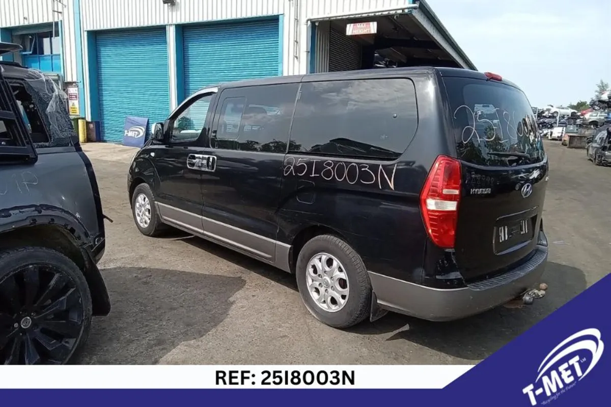 2010 HYUNDAI I800 BREAKING FOR PARTS - Image 3