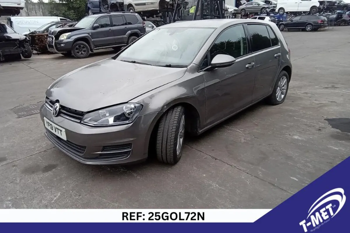 2013 VOLKSWAGEN GOLF BREAKING FOR PARTS - Image 3