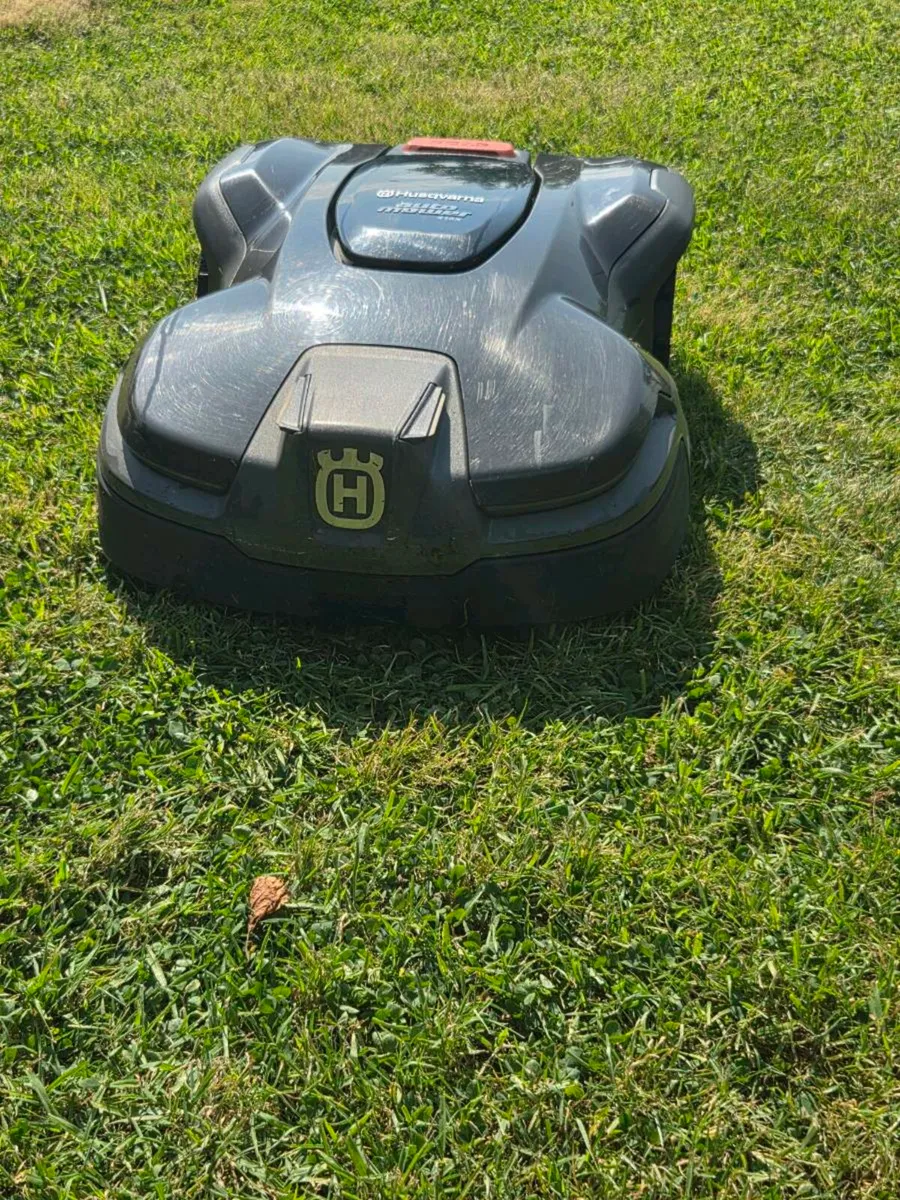 Husqvarna 415x Automower - Image 1