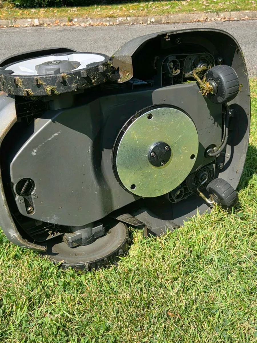 Husqvarna 415x Automower - Image 4