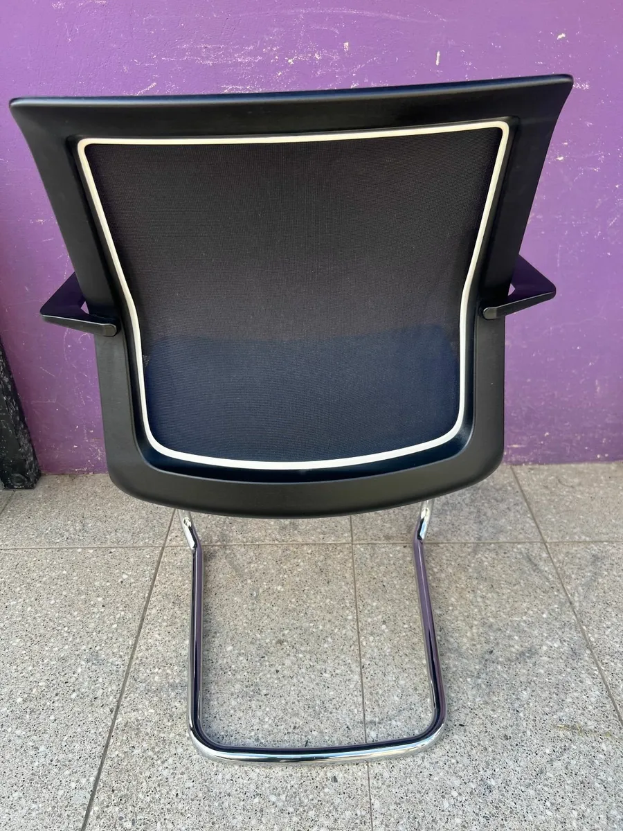Orangebox workday stacking visitor chair - Image 4