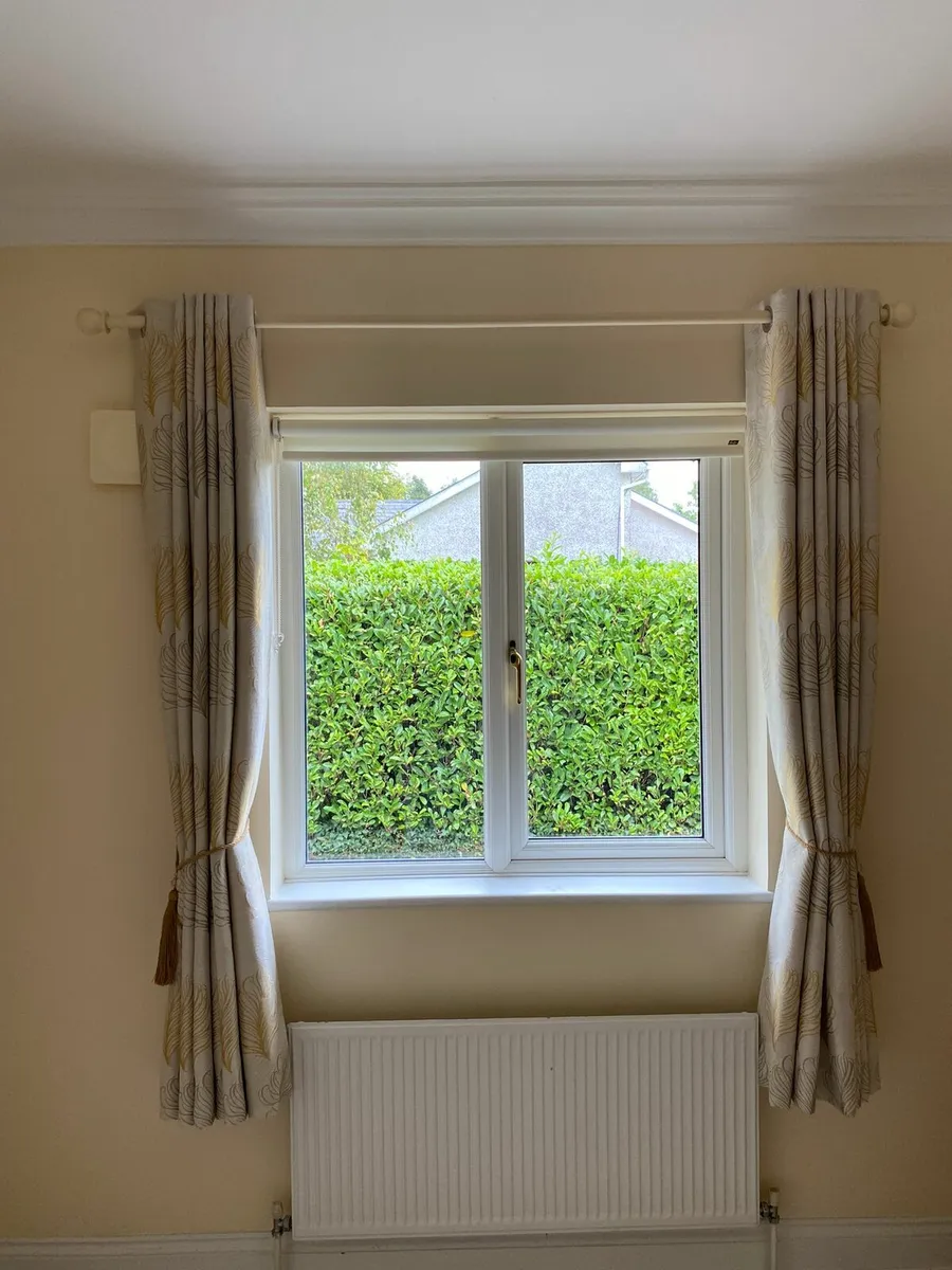 Curtains & Pole set - Image 1