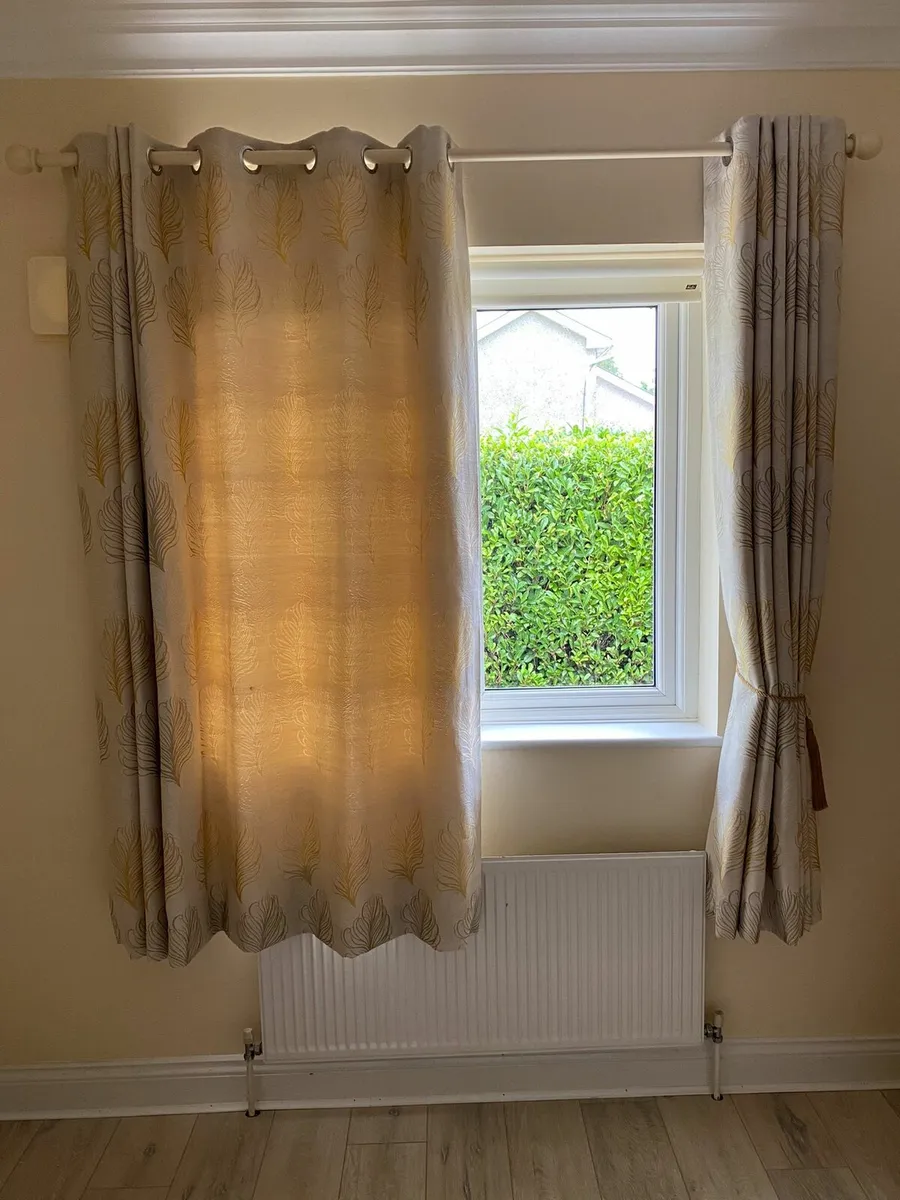 Curtains & Pole set - Image 4