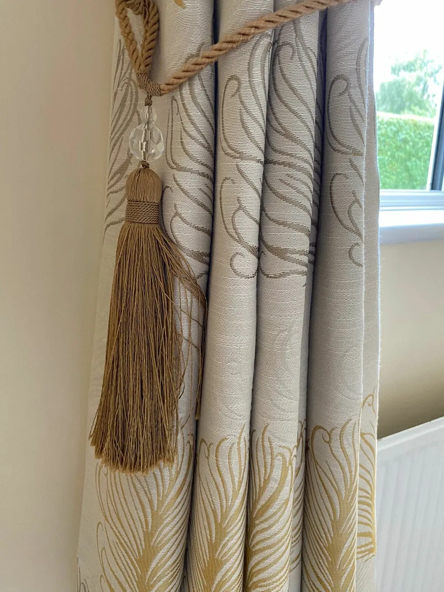 Curtains & Pole set - Image 2