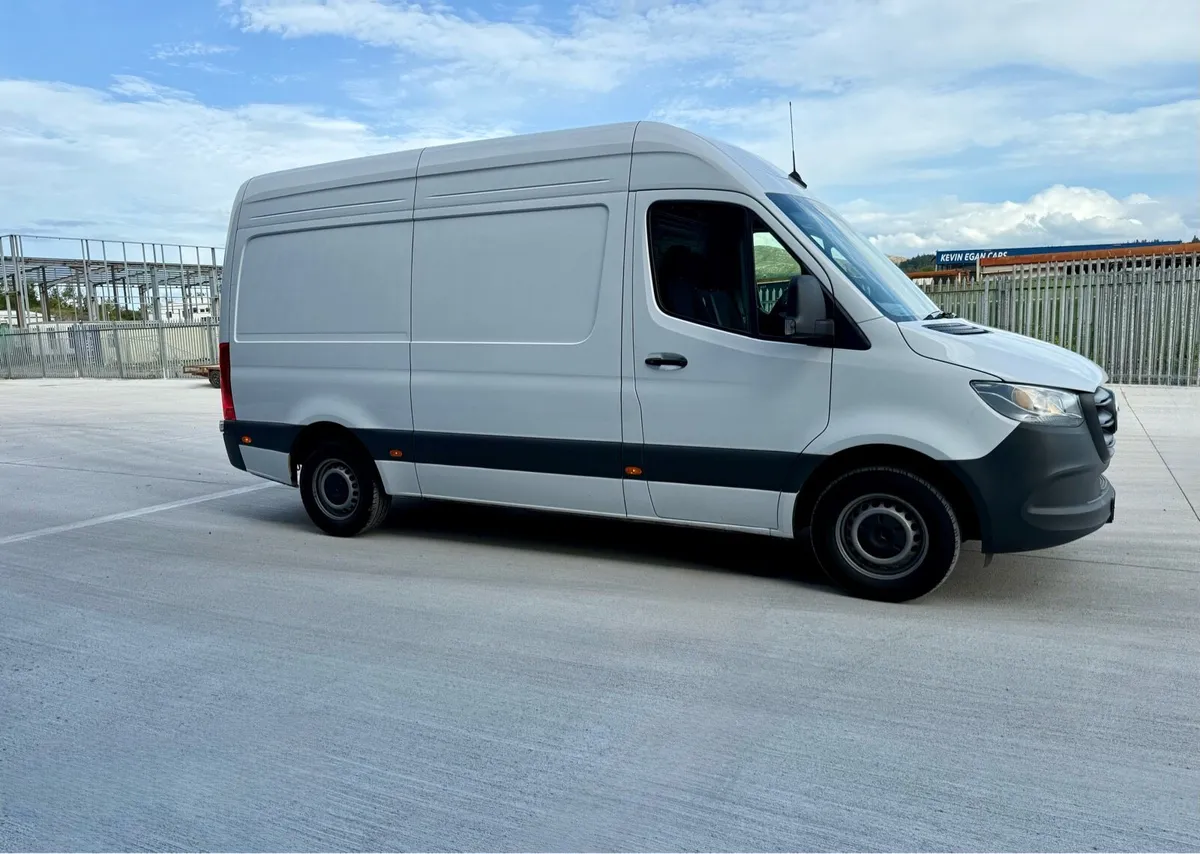 2024 Mercedes Sprinter 315 Progressive – Like New - Image 3