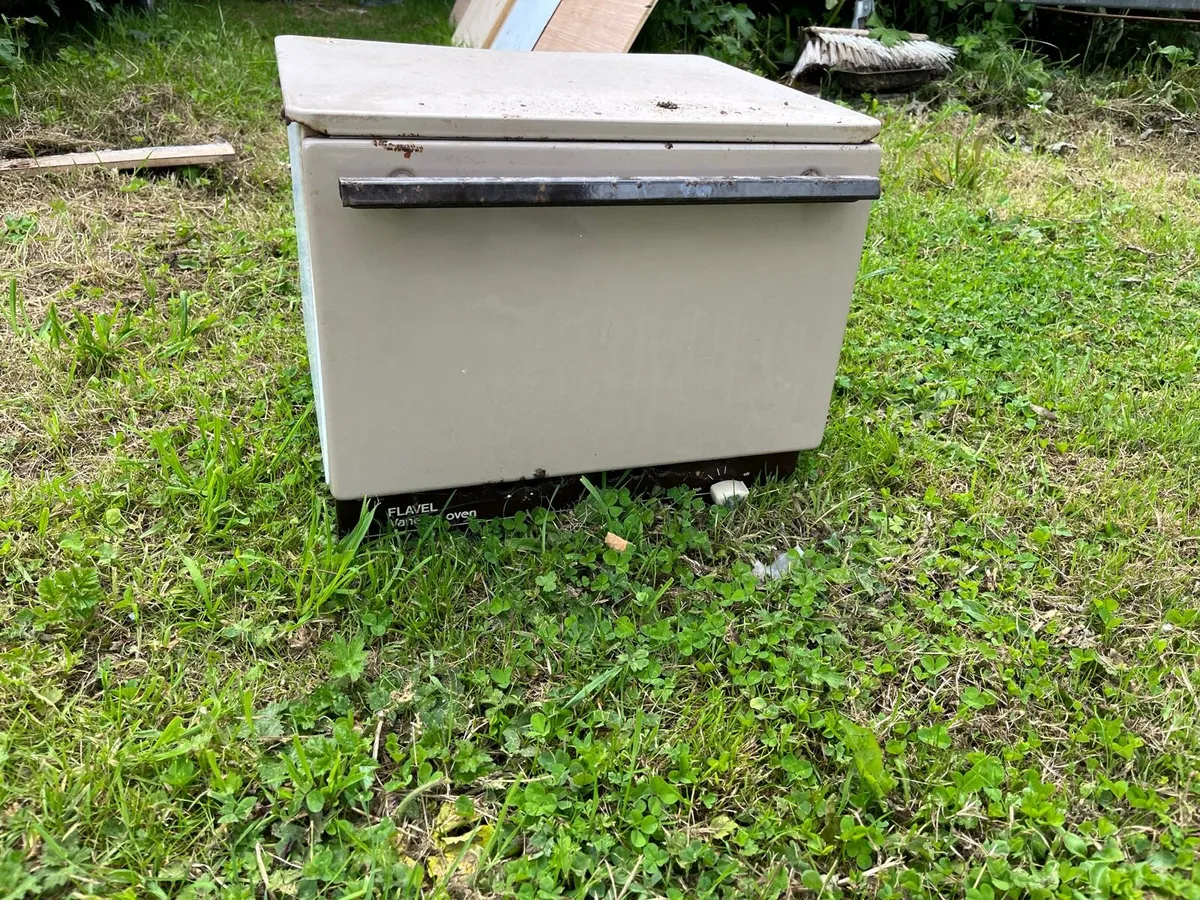 Caravan parts and windows - Image 3