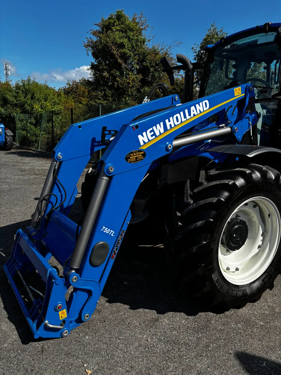 New Holland 750TL *AS NEW* - Image 1