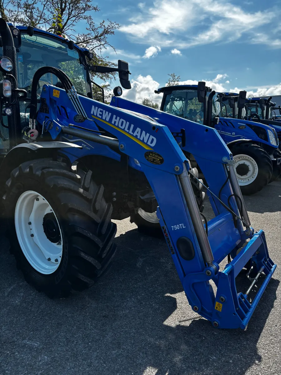 New Holland 750TL *AS NEW* - Image 2