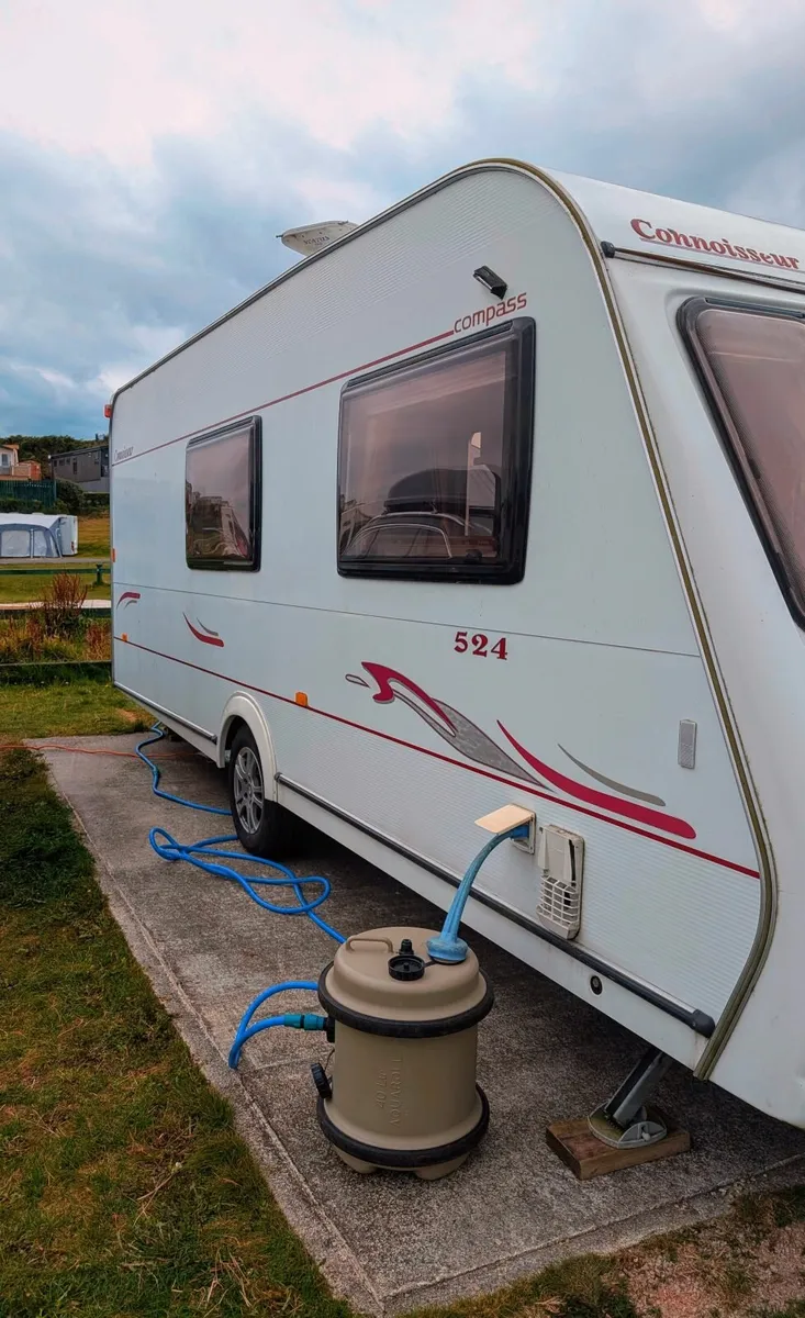 2005 Compass Connoisseur four berth caravan - Image 4