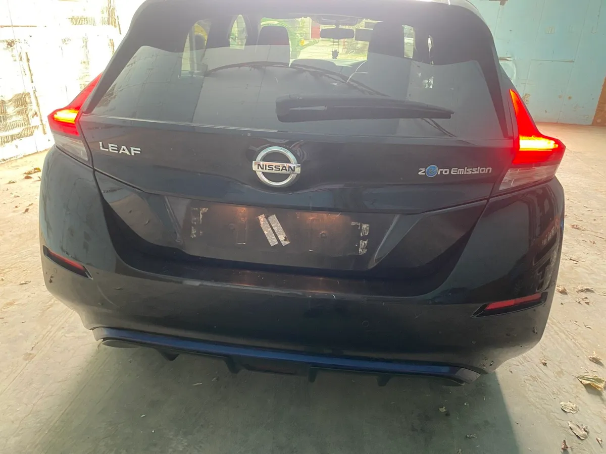 2018 Nissan Leaf Tekna breaking for parts - Image 3