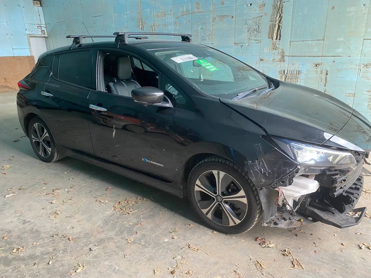 2018 Nissan Leaf Tekna breaking for parts - Image 1