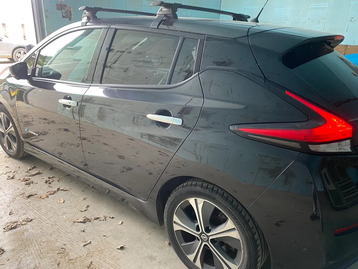 2018 Nissan Leaf Tekna breaking for parts - Image 2