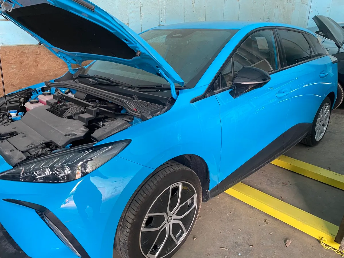 2023 MG 4 Trophy for breaking - Image 3