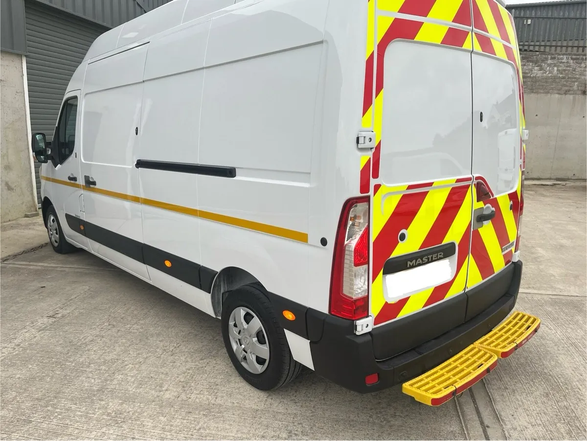 (222) Renault Master 2022 Lwb - Image 3