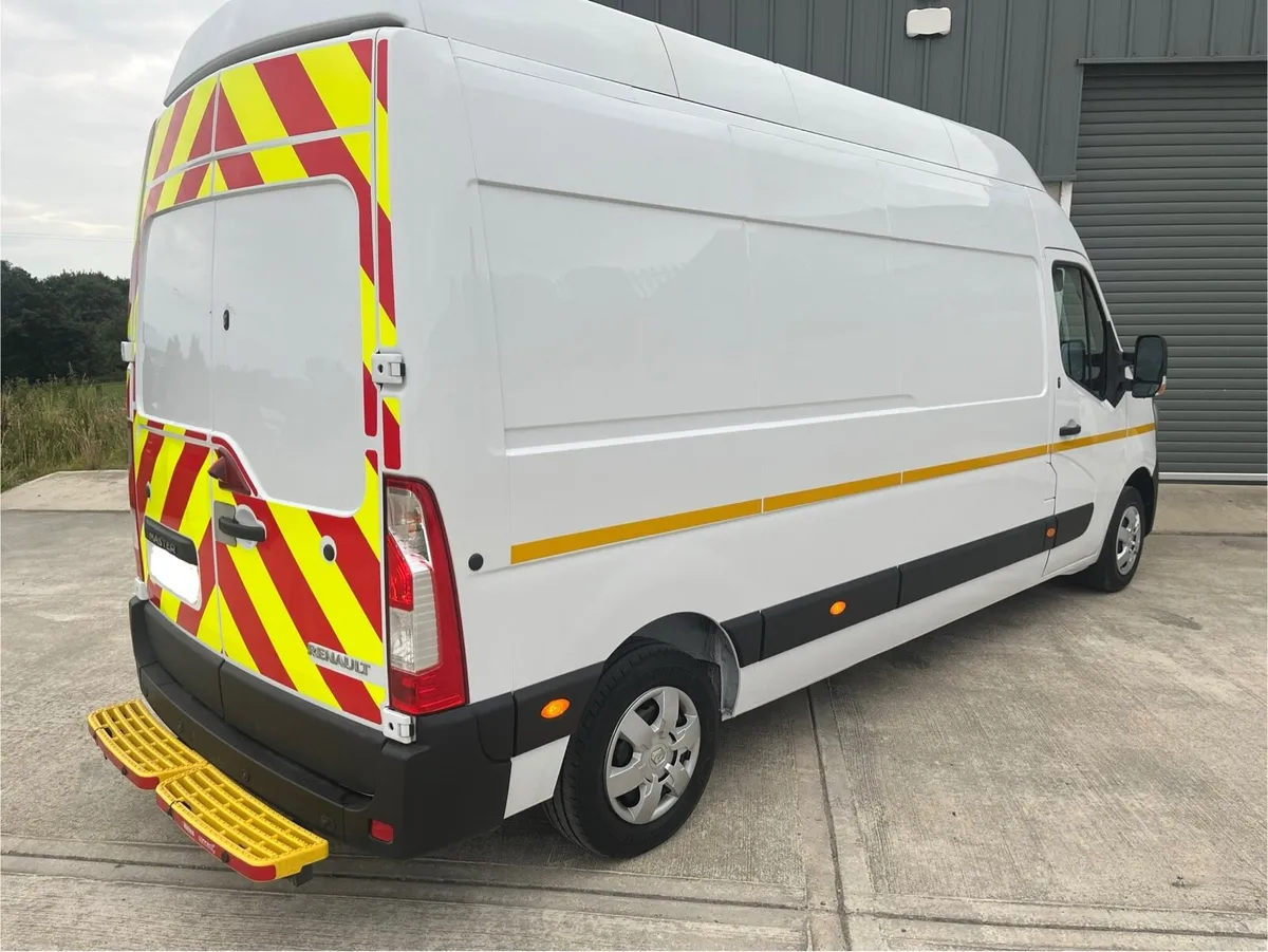 (222) Renault Master 2022 Lwb - Image 4