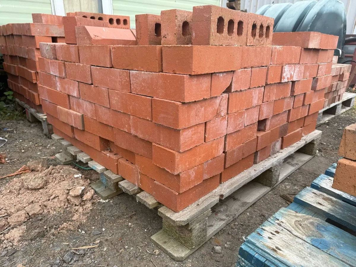 Quantities of discontinued brick - Image 2