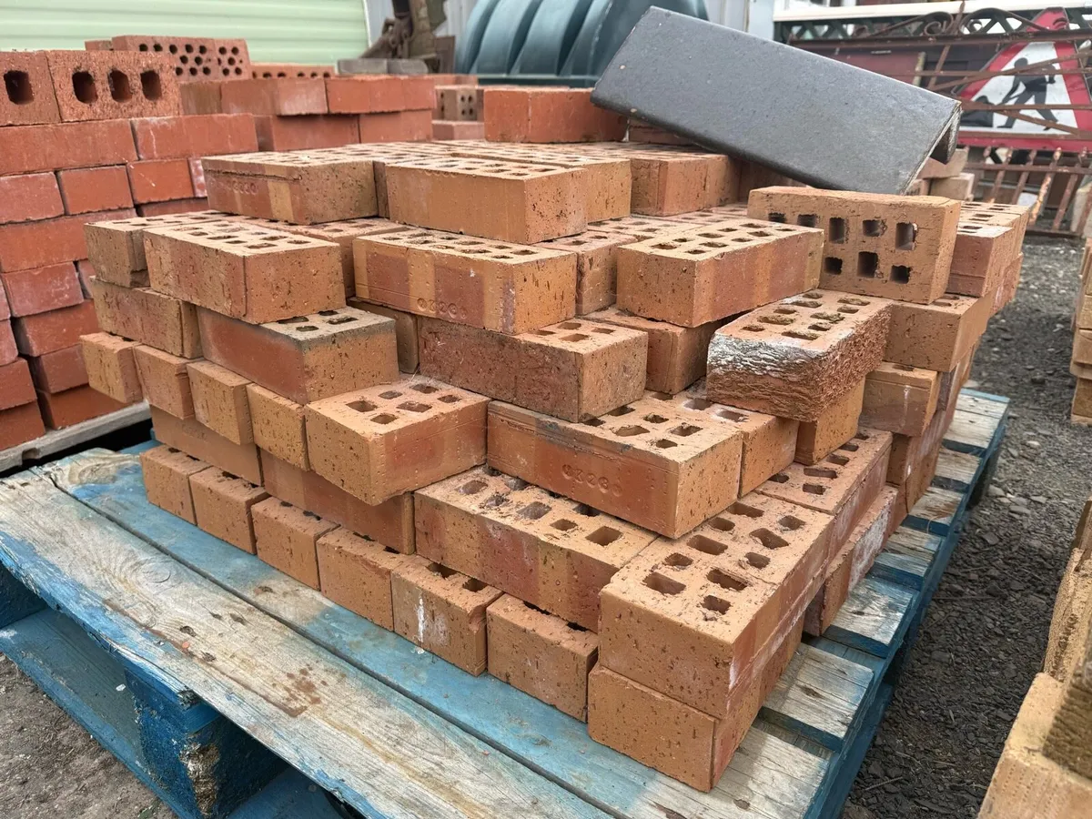 Quantities of discontinued brick - Image 3