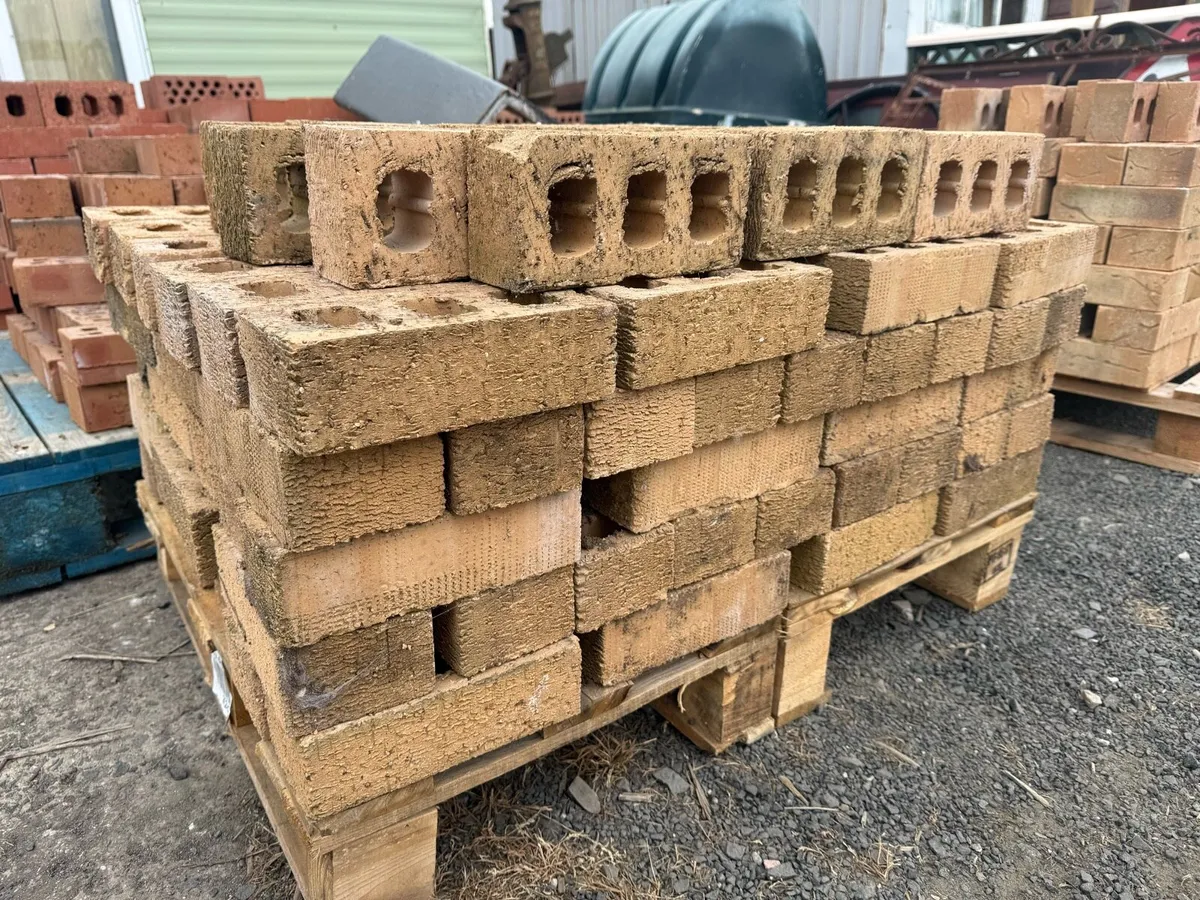 Quantities of discontinued brick - Image 4