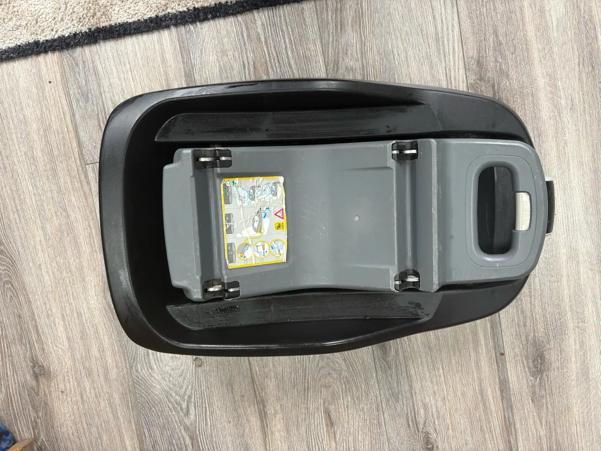 Maxi Cosi family fix isofix base - Image 1